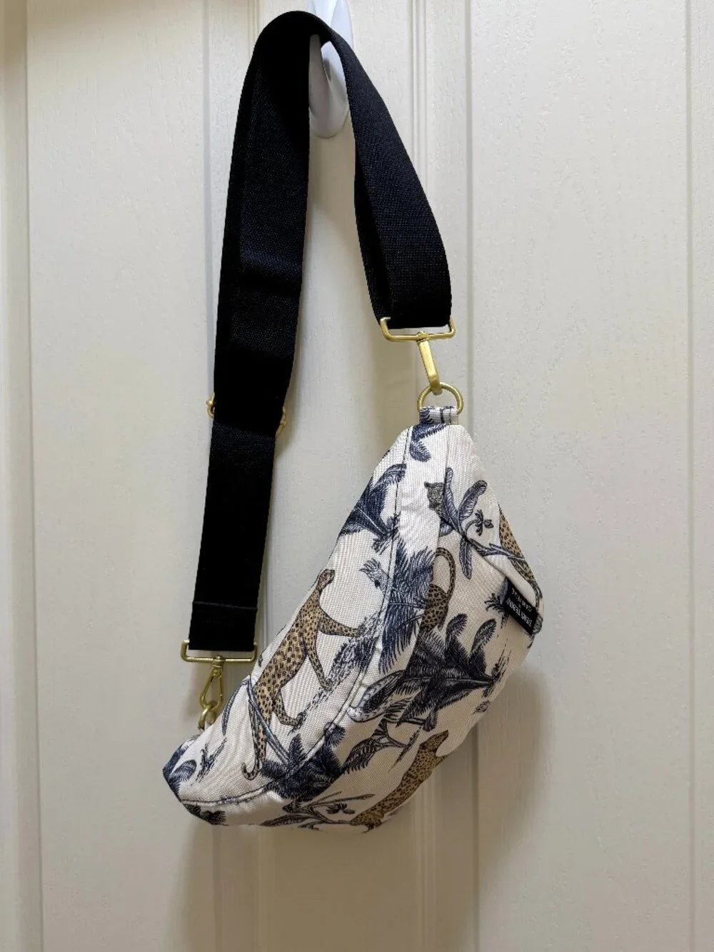 Demi Tebow X Canvelle Collection Crossbody Sling Bag Lightweight Travel Bag - Picture 1 of 15